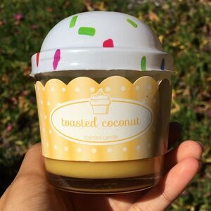 Cupcake candle, container candle
